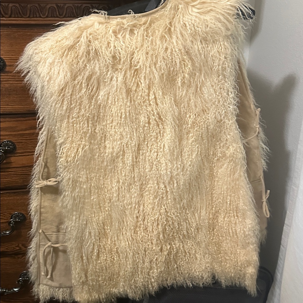 Mongolian Sheep Fur Vest - Picture 4 of 9